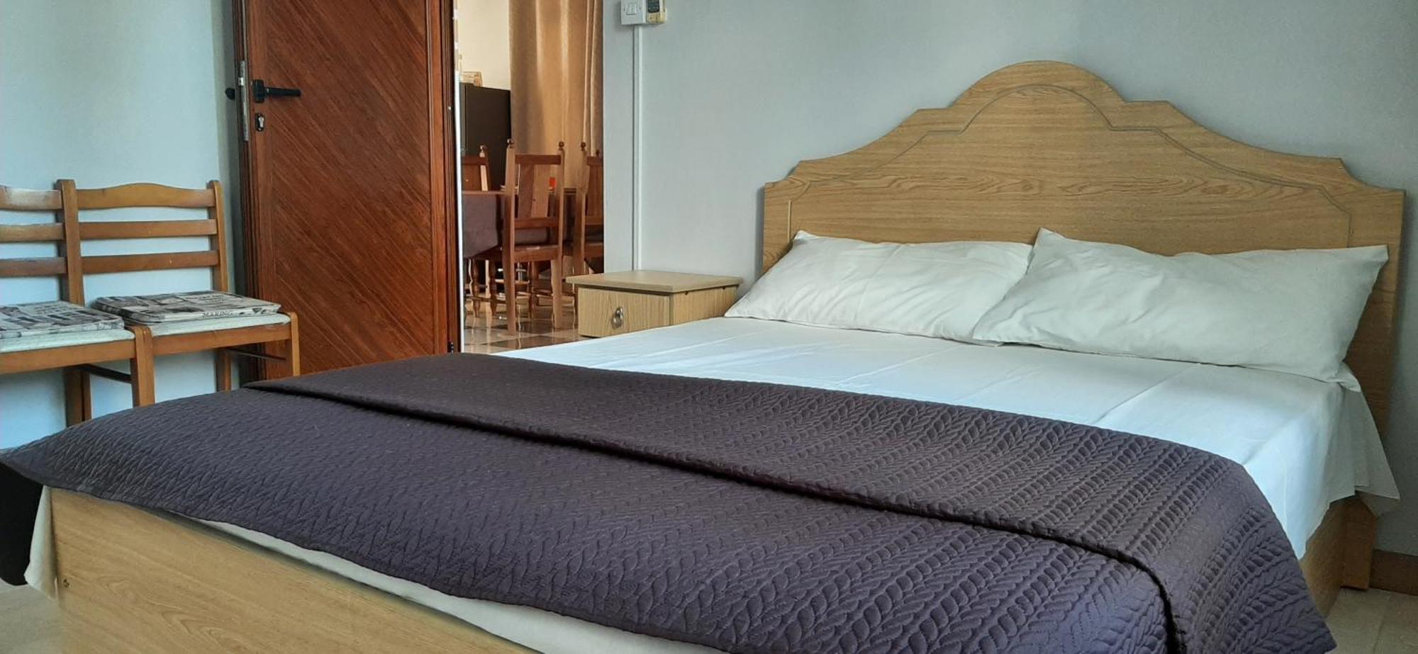 Ground Floor Lovely Two Bedrooms *