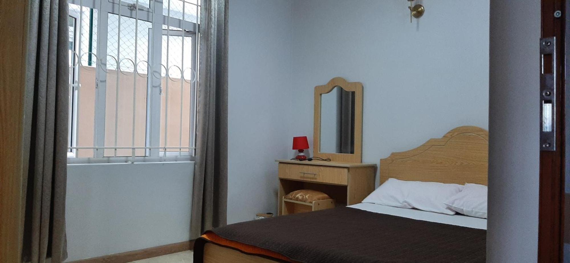 Ground Floor Lovely Two Bedrooms Apartment *