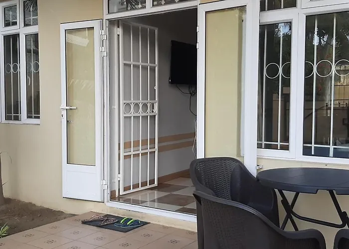 Ground Floor Lovely Two Bedrooms Apartment